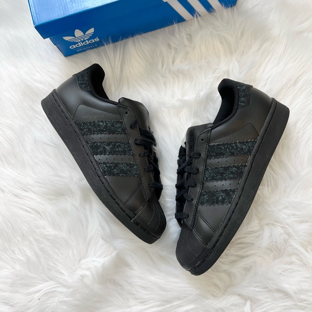 Adidas Superstar Black size 5 Junior